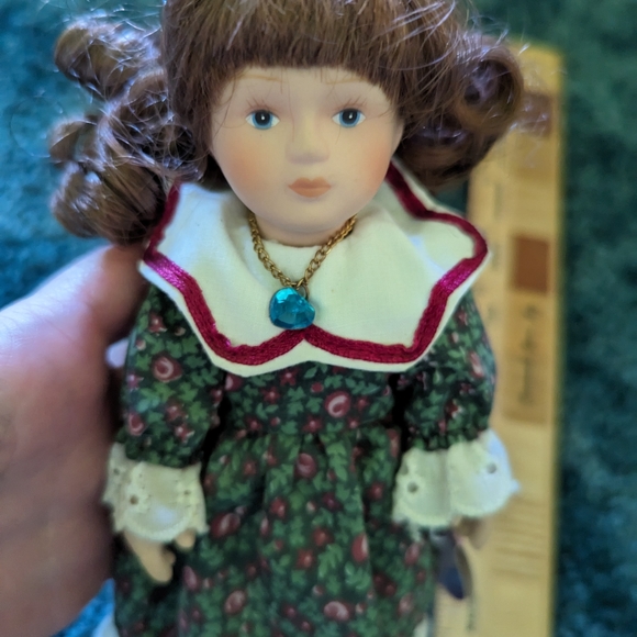 Russ. Vintage mini porcelain doll.birthstone. - Picture 4 of 6